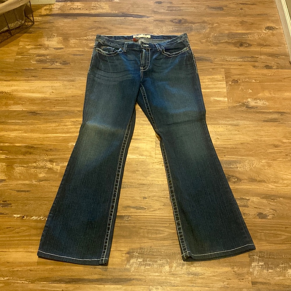 BKE Drew jeans Size 29x31 with decorative back pockets